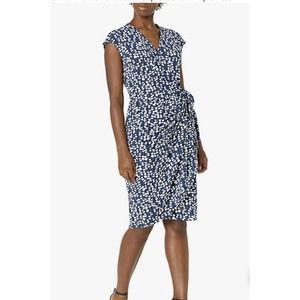 Amazon Brand Lark & Ro Women's Plus Classic Cap Sleeve Wrap Dress blue white 1X